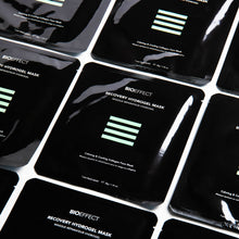 Afbeelding in Gallery-weergave laden, BIOEFFECT Recovery Hydrogel Mask sachets, kalmerend en verkoelend hydrogelmasker voor de gevoelige huid.
